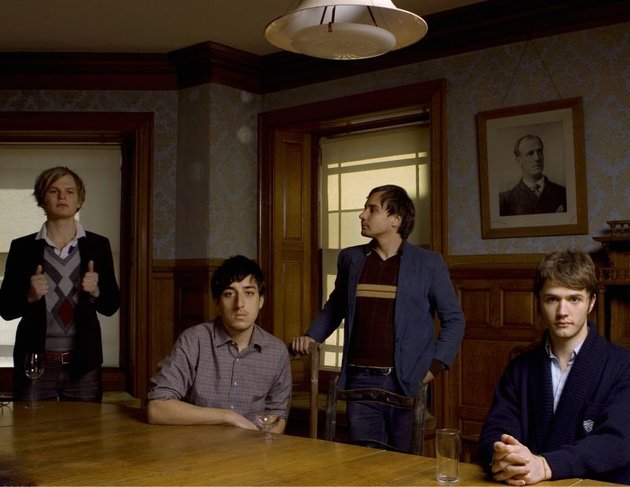 Grizzly Bear - Band At Table